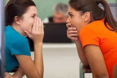 Hobi Julid, 3 Zodiak Ini Gemar Mengomentari Hidup Orang Lain