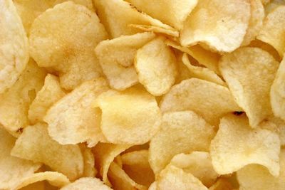 Kunci Keripik Renyah dan Kering, Rendam Pakai Air Kapur Sirih