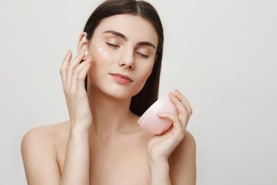 Selain Berfungsi Merawat Kulit, 4 Bahan Skincare Ini Bermanfaat untuk Kesehatan Mental