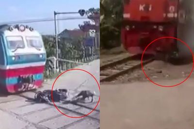 Video 2 Momen Detik Terakhir Pengendara Nyaris Tewas, Selamat Jatuh di Perlintasan KA