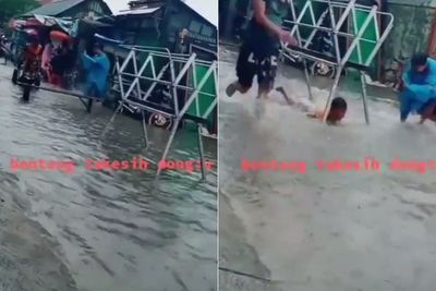 Seru! Bocah Ini Main Benteng Takeshi Ketika Banjir, Selebrasinya Bikin Salfok