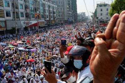 Pelajar dan Dokter di Myanmar Bersatu Turun Demo Anti Kudeta Militer