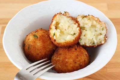 Cara Membuat Arancini, Bola-bola Nasi Goreng Khas Italia, Cocok Buat Si Kecil