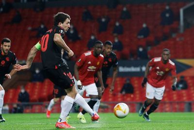 Pemain Sociedad Contoh Gaya Penalti Bruno Fernandes, Hasilnya Bikin Tepok Jidat