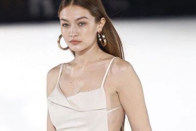 Ternyata Ini Skincare Gigi Hadid saat Hamil yang Bikin Kulitnya Tetap Glowing