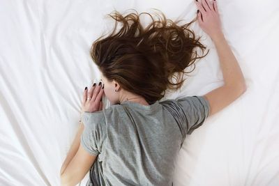 Tidur Dengan Posisi Tengkurap, Boleh atau Tidak?
