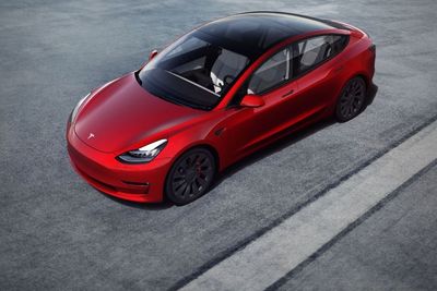Pihak Tesla Sempat Berhentikan Produksi Model 3-nya, Kenapa Nih?