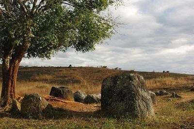 Mengenal Plain of Jars, Situs Guci-guci Orang Mati di Laos