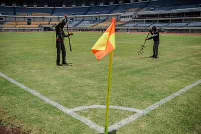 FOTO: Perawatan Stadion GBLA Untuk Turnamen Piala Menpora 2021