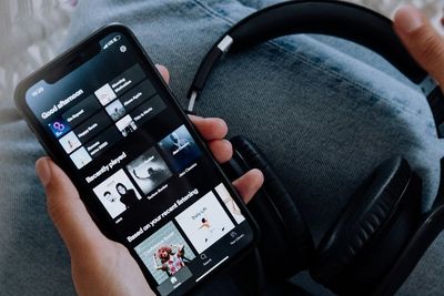 Berikut Ini Daftar Nama Artis yang Lagunya Hilang dari Layanan Musik Spotify!