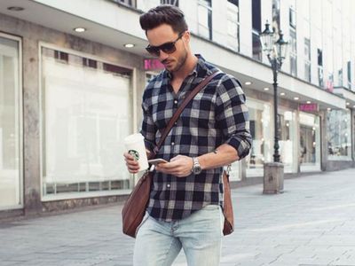 Tips Pilih Warna Kemeja Flanel Kotak-Kotak untuk Outfit Cowok, Kece Maksimal!