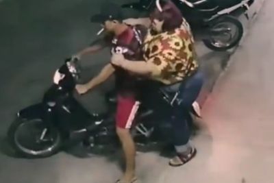 Viral Wanita Bertubuh Tambun Terjengkang dari Motor, Bukan Kasihan Netizen Malah Kesal