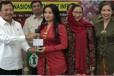 Peringatan Setahun Covid-19 Masuk RI, Aneh Pasien Pertama Diganjar Hadiah Jamu dari Jokowi