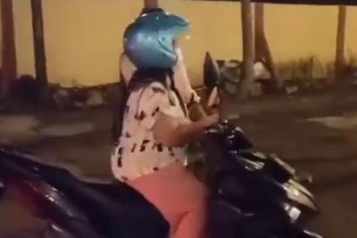 Kantor Polisi Dikira Kafe karena Ada Lampu Cantik, Wanita Ini Putar Balik Sambil Malu-malu