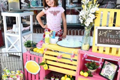 Mengungkap Kisah Gadis 7 Tahun yang Berjualan Lemon untuk Biaya Operasi Otak