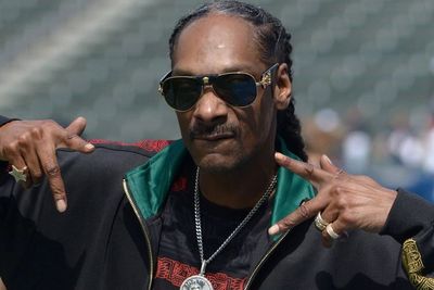 Snoop Dogg Ragequit Usai 15 Menit Main Madden, Lalu Lupa Matikan Stream Sampai 7 Jam!