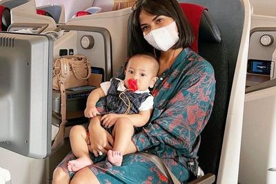 Suami Diisukan Selingkuh, Vanessa Angel Posting Foto Sama Anak: Bismillah Kita Berdua Dulu