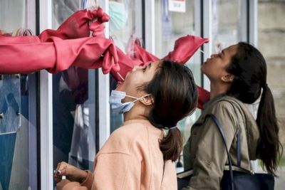 Hari Ini Satu Tahun Pandemi COVID-19 di Indonesia, Masker Sempat Langka