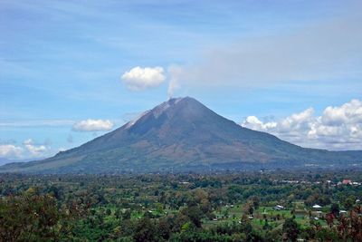 Gunung Sinabung di Tanah Karo, Sempat Tidur Panjang, Kini Kembali Aktif