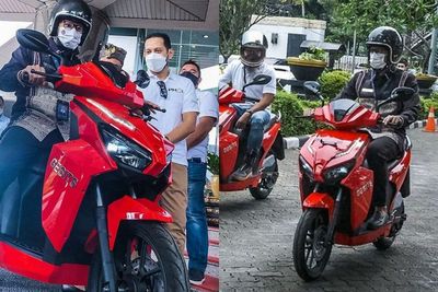 Coba Pakai Motor Listrik Karya Anak Bangsa, Sandiaga Uno Dukung Pariwisata Otomotif