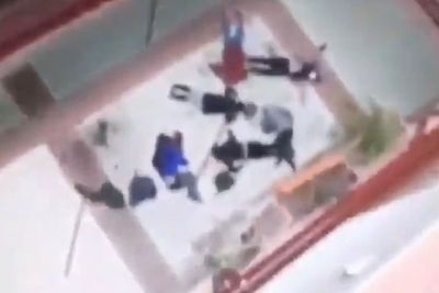 Akibat Pagar Runtuh, 8 Mahasiswa Ini Jatuh dari Gedung 4 Universitas, 7 Diantaranya Tewas