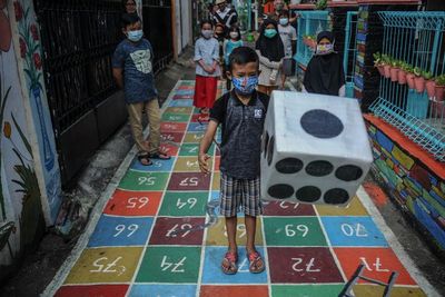 FOTO: Antipasi Kecanduan Gadget Dengan Permainan Tradisional di Bandung