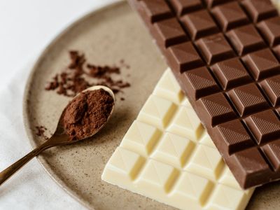 Ini 3 Makanan yang Wajib Kamu Makan Saat Merasa Lelah, Salah satunya Cokelat Hitam!