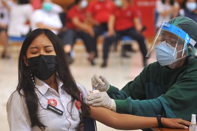 Jangan Coba-coba, ASN dan Honorer yang Tolak Disuntik Vaksin akan Dipotong Tunjangannya