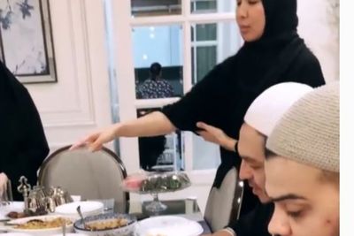 Resmi Bercerai dengan Laudya Cynthia Bella, Engku Emran Dekat dengan Nabila Noor