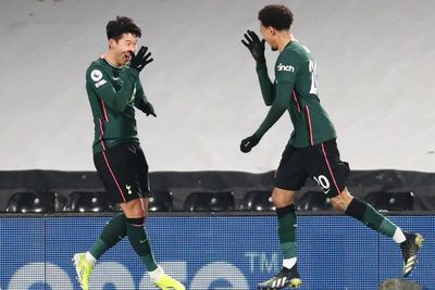FOTO: Liga Inggris, Gol Bunuh Diri Bawa Tottenham Kalahkan Fulham 1-0