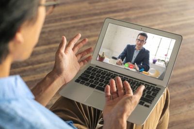 10+ Tips Sukses Interview Online, Langsung Diterima Kerja!
