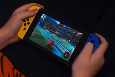 Nintendo Switch Baru dengan Layar Lebih Besar Sedang dalam Tahap Produksi!