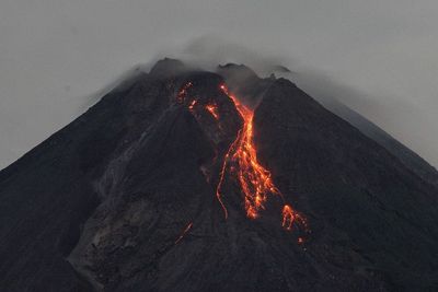 FOTO: Guguran Lava Pijar Merapi