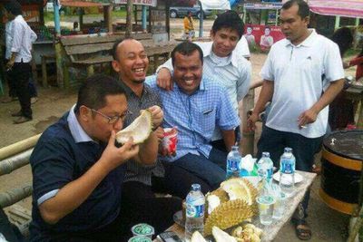Prahara di Partai Demokrat, Anas Urbaningrum Unggah Foto Lawas Nikmati Belah Durian