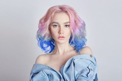 Supaya Terlihat Natural, Begini Trik Pilih Warna Rambut Sesuai Tone Kulit