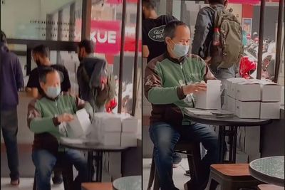 Momen Driver Ojol yang Bantu Lipat Boks Makanan saat Tunggu Pesanan, Tuai Pujian Warganet