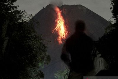 13 Kali Gunung Merapi Luncurkan Guguran Lava Pijar dan 50 Kali Gempa