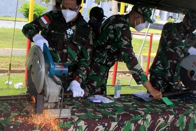 FOTO: Pemusnahan Senjata Rakitan Milik Warga Eks Timor Timur