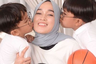 Usai Lepaskan Ayus, Ririe Fairus Unggah Momen Bahagia Bareng Anak