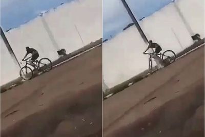 Apes, Pemuda Ini Asyik Naik Sepeda Lihat ke Arah Bawah, Ending-nya Mukanya Bonyok