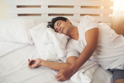 3 Tips yang Harus Kamu Lakukan untuk Menghadapi Suami Pemalas