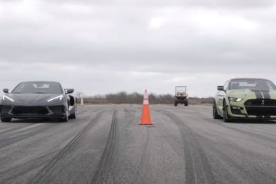 Drag Race: Ford Mustang Shelby GT500 dan Corvette C8, Siapa yang Menang?
