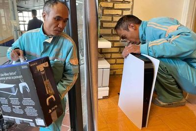 Alasan Internet Lambat, Pria Ini Tipu Orang Rumah dengan Beli PlayStation 5