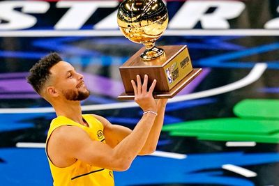 FOTO: Stephen Curry Memenangkan Kontes 3-Poin 2021