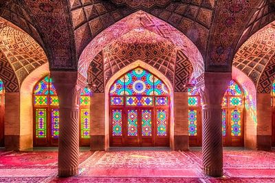Punya Kombinasi Warna Unik Menakjubkan, Berikut 3 Fakta Menarik Masjid Pink di Iran