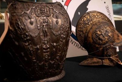 Baju Besi Abad 16 Masehi Kembali ke Museum Louvre Prancis, Sebelumnya Hilang Dicuri