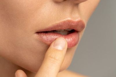 Atasi Bibir Kering dengan 3 Bahan Alami Berikut