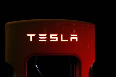 Tesla Memperluas Versi Beta dari Fitur Full Self-Driving!