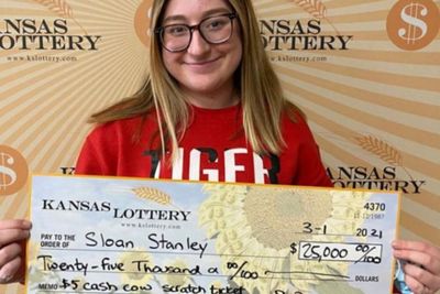 Gadis Berusia 18 Tahun Ini Menangkan Lotere US$ 25.000, Uangnya Dipakai untuk Kuliah!