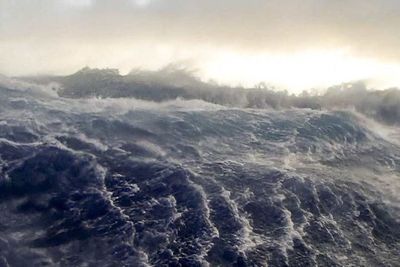 Cuaca Buruk, Perahu Pemancing Terbalik Kena Hantam Gelombang Tinggi Perairan Kolaka
